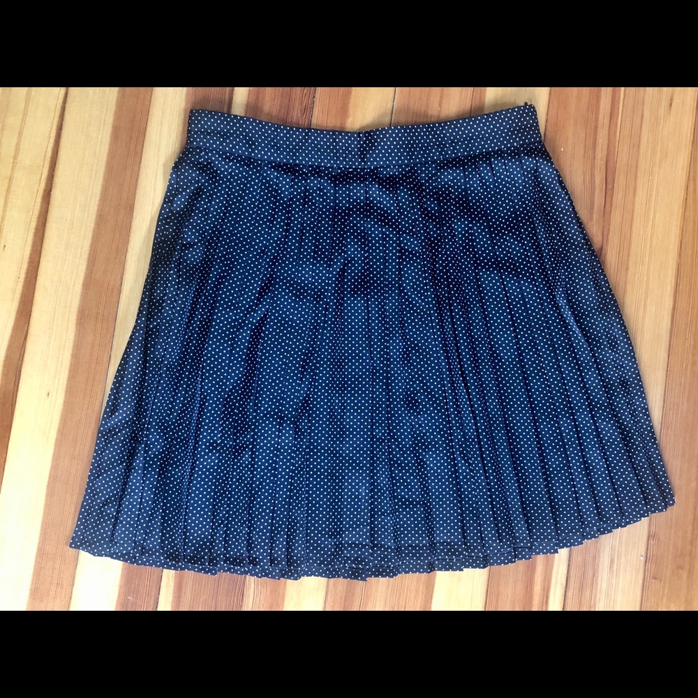 Short pleated skirt by Forever 21